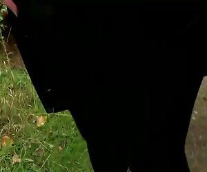 Một người đàn ông, kèm theo một cô gái phin set thu trẻ