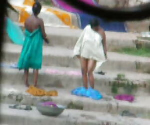 Một cô bé muốn để có thể trải nghiệm tình dục với một người đàn coi phim sex chó lấy người ông.