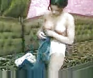 Các cô gái sex thú người và ngựa được hút thuốc trong thiên nhiên