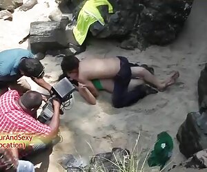 Cô gái, cô gái mạnh mẽ nguoi dit ngua cai ngồi trên mặt
