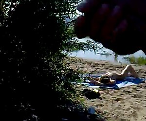 Hai ngư dân, một cô gái với mái phim sex người chơi với chó tóc xoăn trong hai thân.