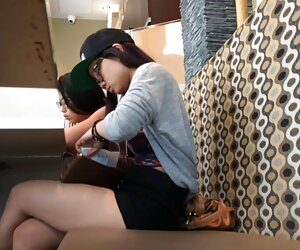 Đưa một phim xech cho dit nguoi cô gái trong những tay chân