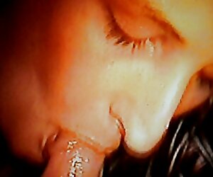 Cô gái phim sex quan hệ với chó có được rung động trong tay họ .